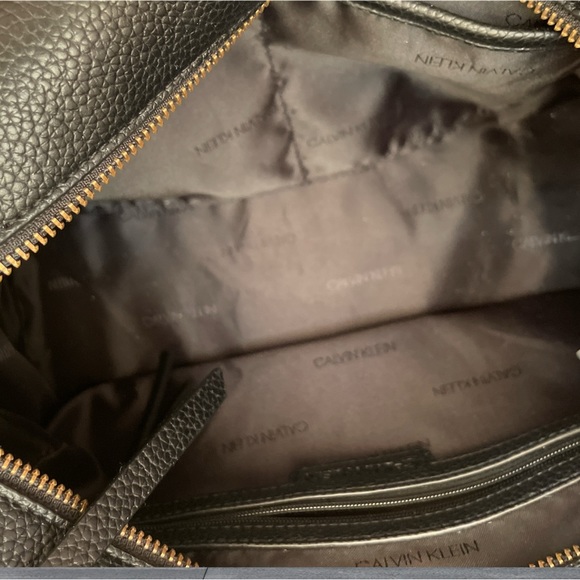 Calvin Klein Tote/Crossbody Bag - Picture 4 of 8